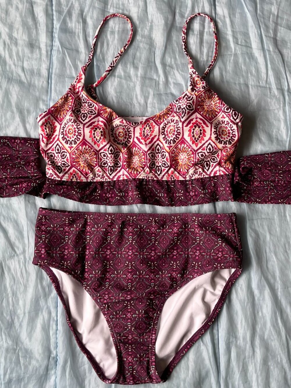 Venus Two Piece Bikini Set Top Bottom Purple Swimsuit Size Small w/ Tags Beach